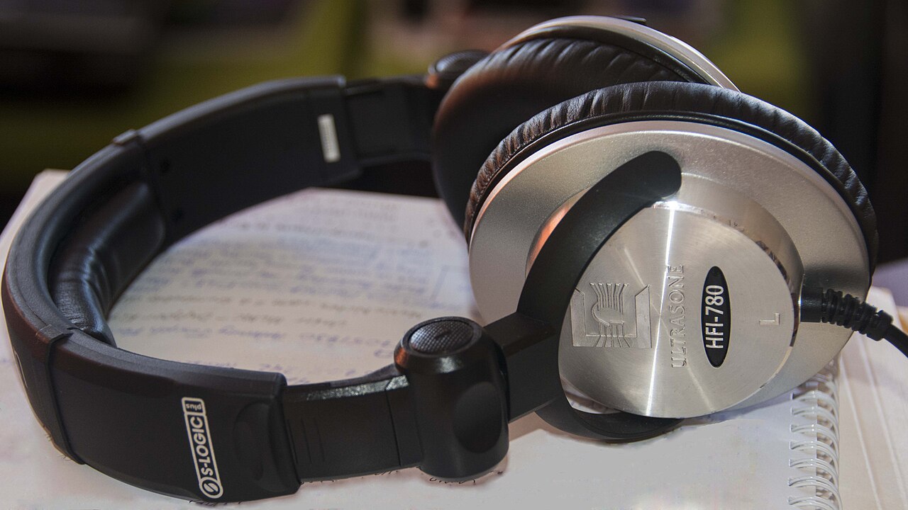 Over-ear studio headphones